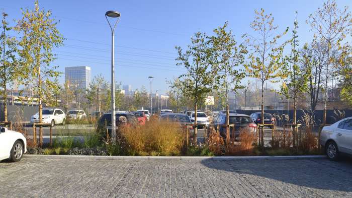 / Roshen Office Courtyard