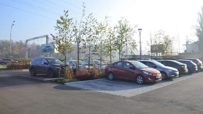 / Roshen Office Courtyard