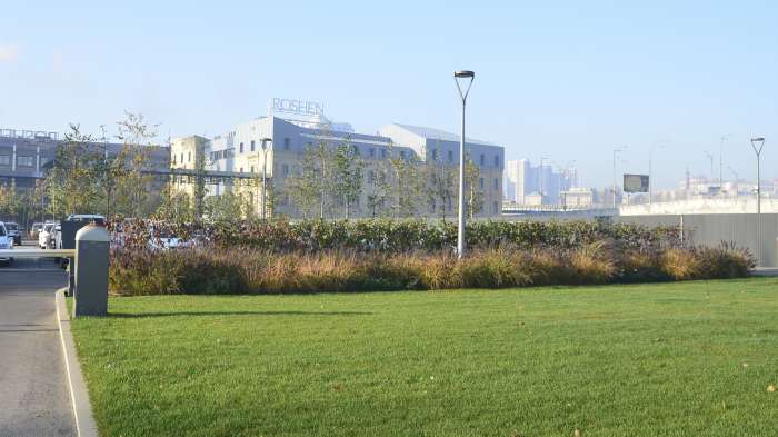 / Roshen Office Courtyard