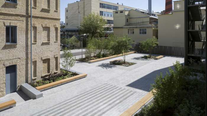 / Roshen Office Courtyard