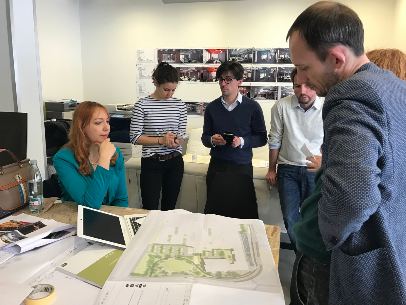 / Внутрішній двір офісу 'Roshen' / Внутрішній двір офісу 'Roshen'