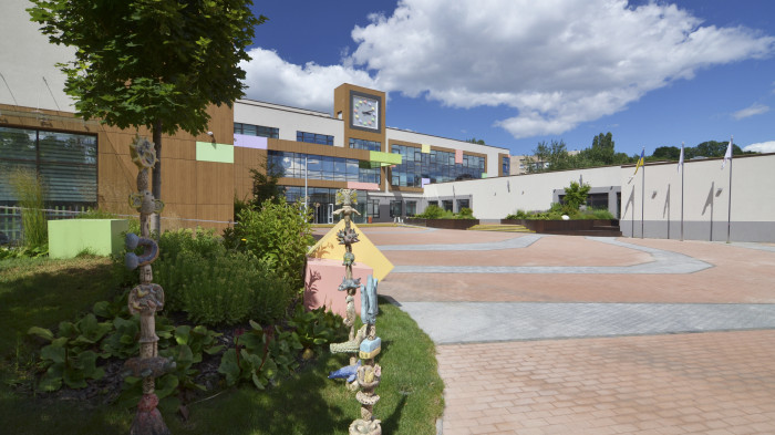 Площа / Новопечерська школа - фото №1 Площа / Новопечерська школа