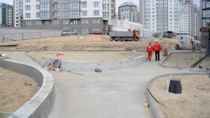 Лави біля дитячого майданчика / Новопечерська школа - фото №7 Лави біля дитячого майданчика / Новопечерська школа