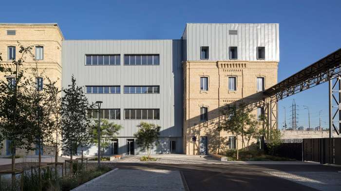 / Roshen Office Courtyard