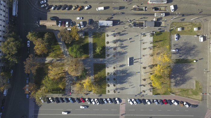 Звільнений простір скверу / Відновлення скверу №3 на Контрактовій площі