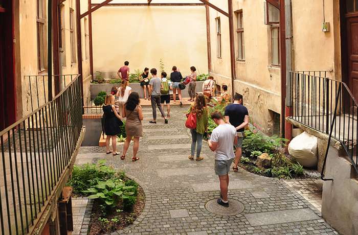 Тьюторство в воркшопі  «Перепланування модерністичних дворів у Львові»