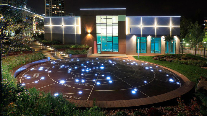 / Novopecherska School