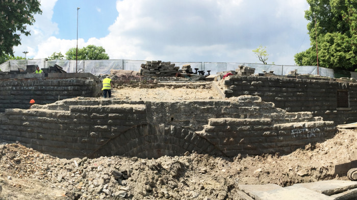 / Starokyivska Hill Renovation