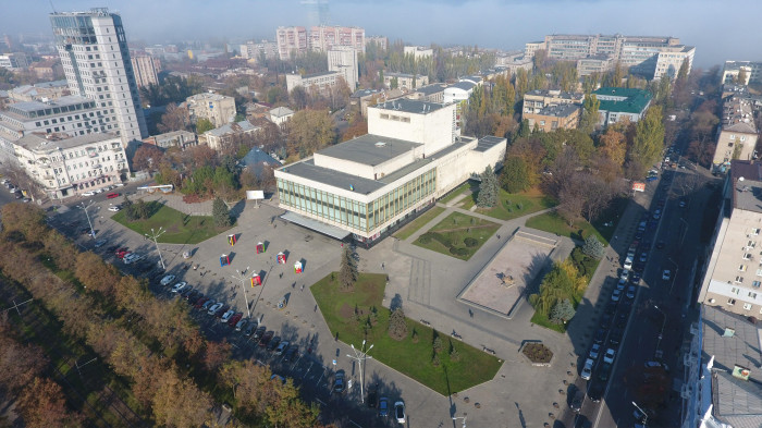 Прилегла територія / Театральна площа