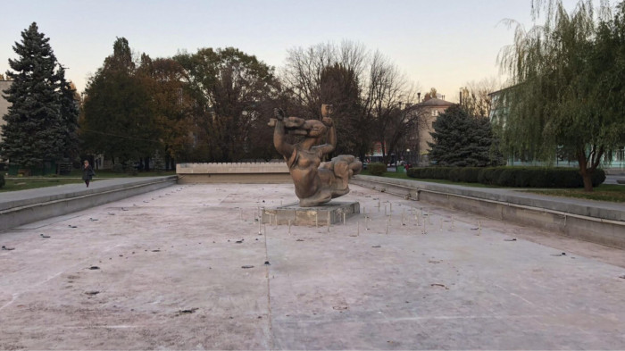 Сезонне використання / Театральна площа