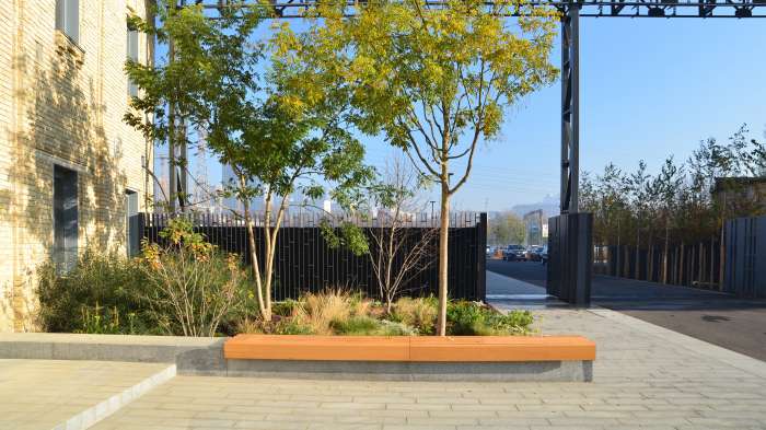 / Roshen Office Courtyard