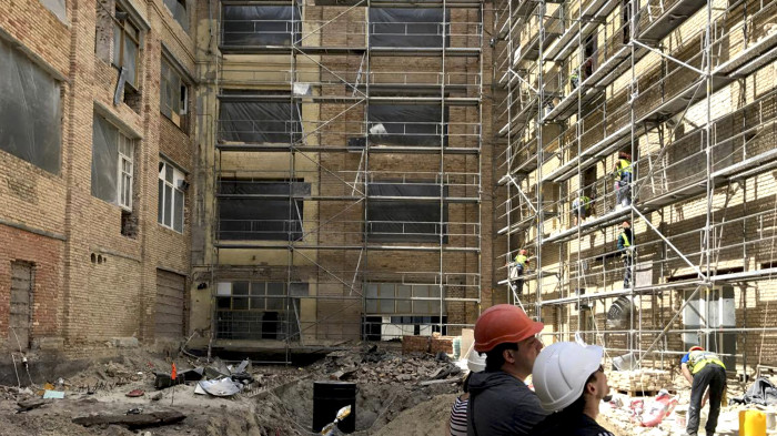 / Roshen Office Courtyard