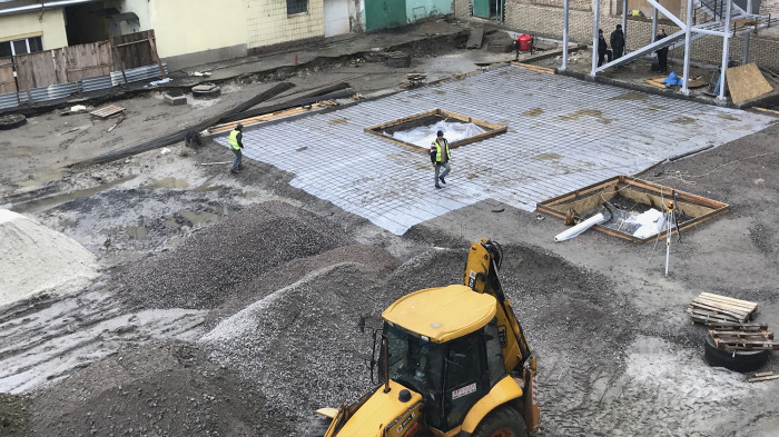 / Roshen Office Courtyard