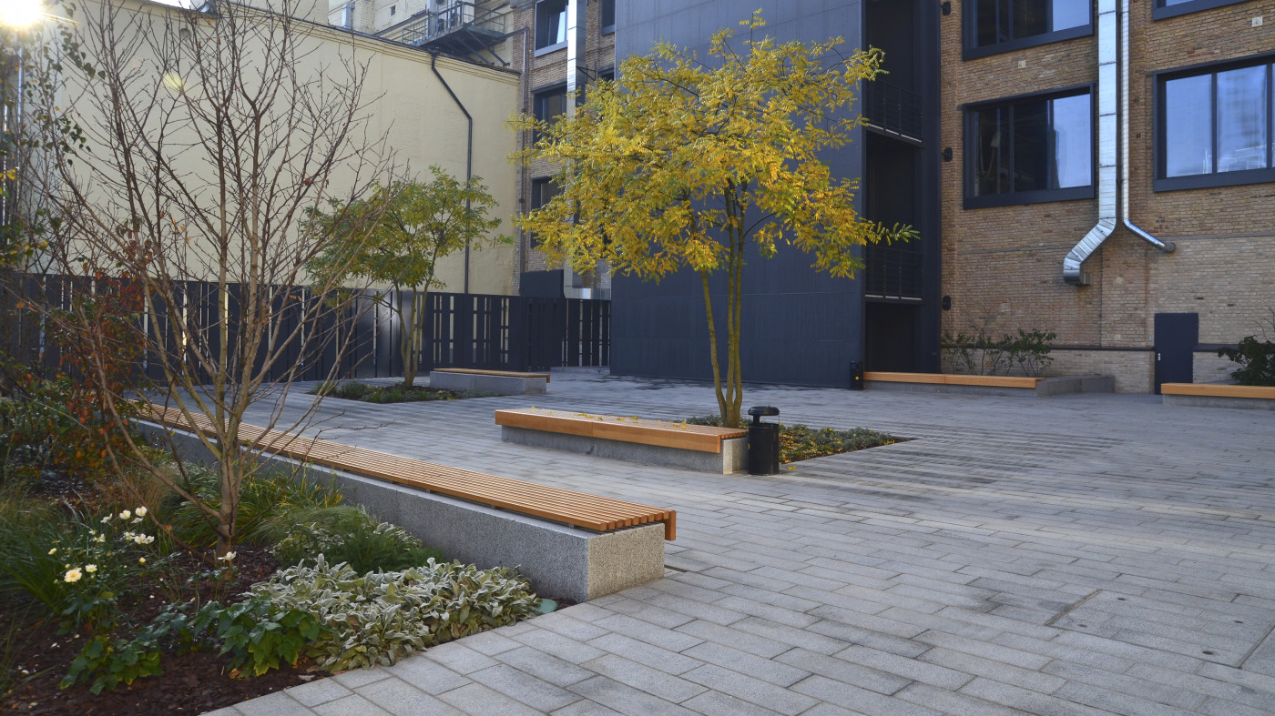 / Roshen Office Courtyard