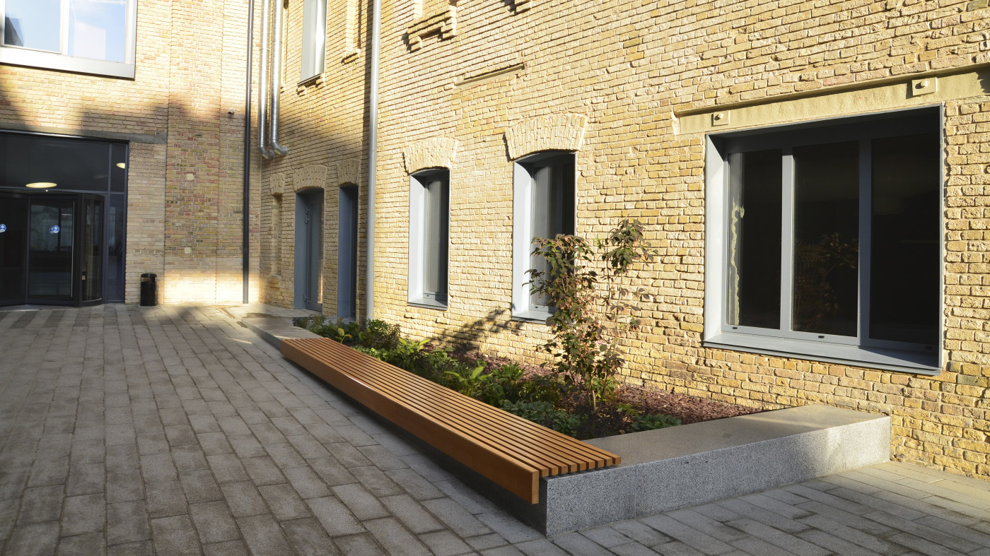 / Roshen Office Courtyard