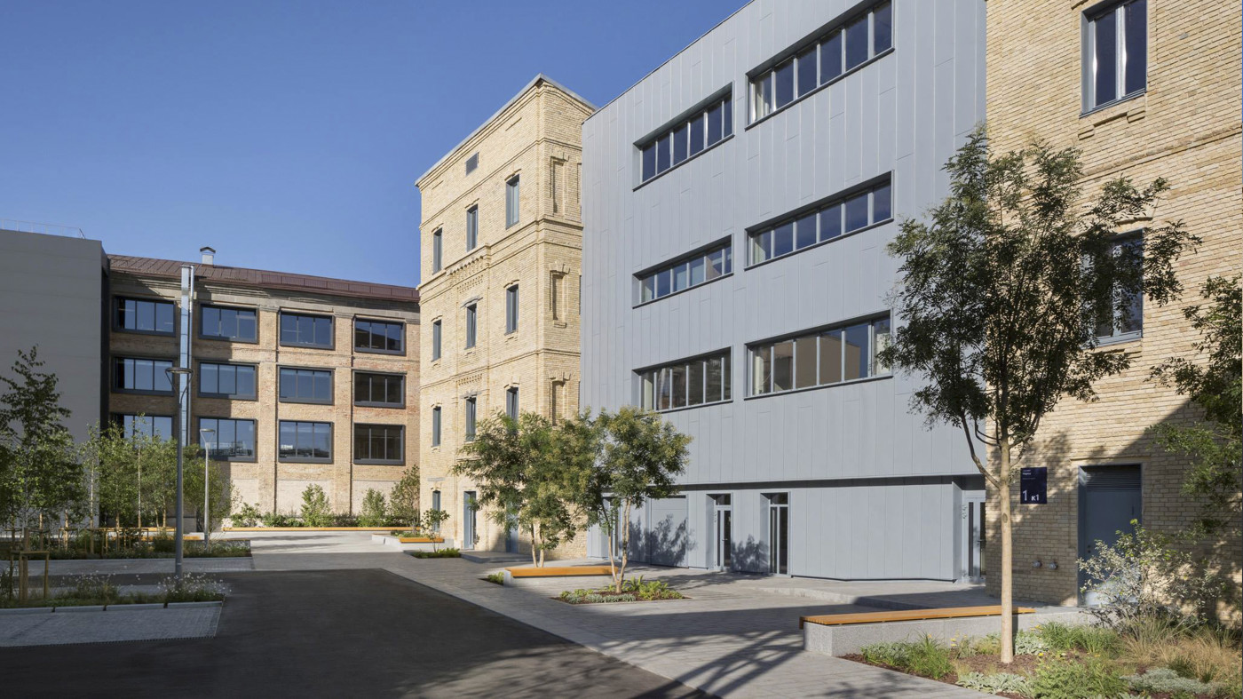 / Roshen Office Courtyard
