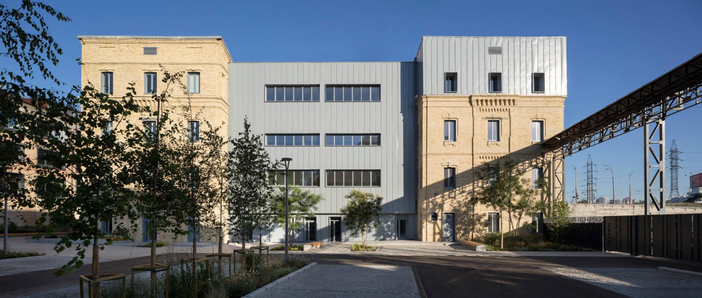 / Roshen Office Courtyard