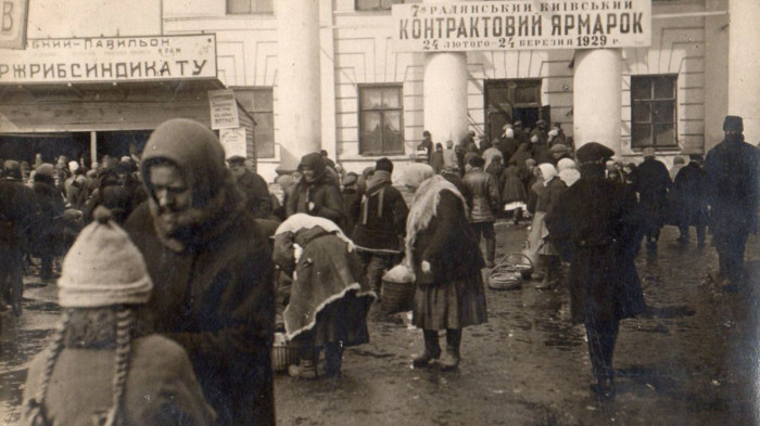 / Nova Kontraktova Square