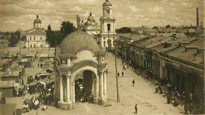 / Nova Kontraktova Square