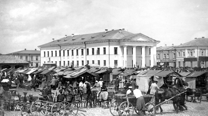 / Nova Kontraktova Square