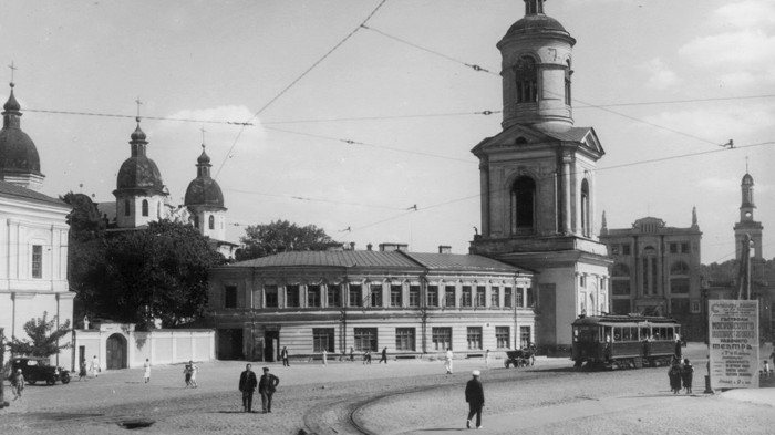 / Nova Kontraktova Square