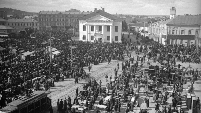 / Nova Kontraktova Square