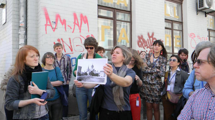 / Nova Kontraktova Square