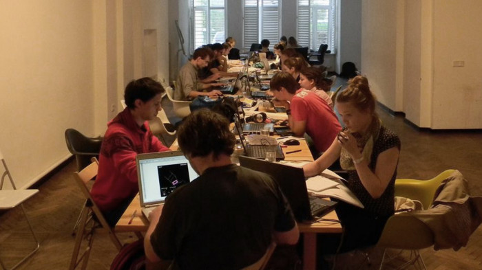 / Nova Kontraktova Square