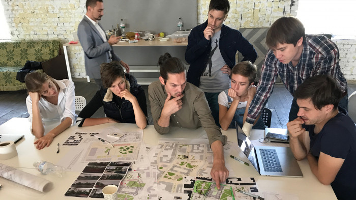 / Nova Kontraktova Square