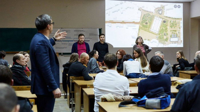 / Nova Kontraktova Square