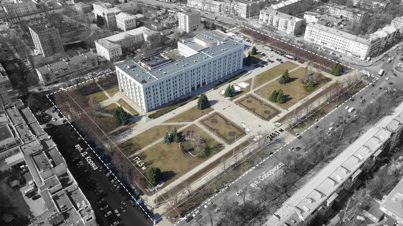 / Poltava Regional Administration Square / Poltava Regional Administration Square