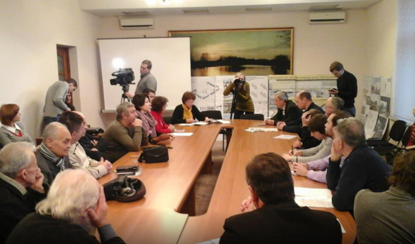 / Poltava Regional Administration Square / Poltava Regional Administration Square