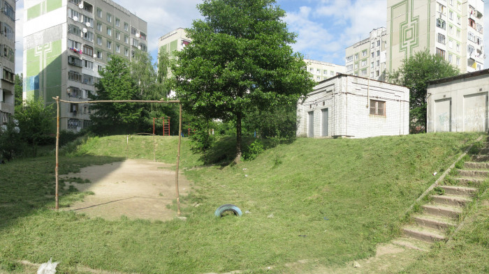 / Yard reconstruction