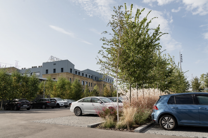 / Roshen Office Courtyard