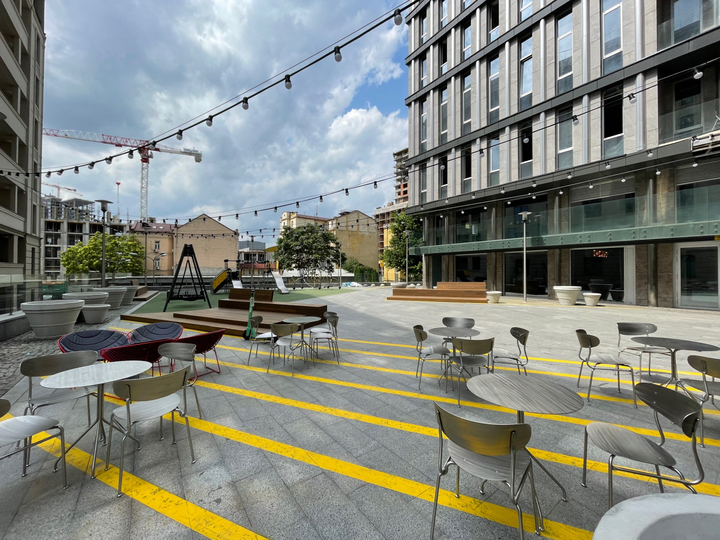 / Внутрішнє подвір'я ЖК  'CHICAGO Central House ' / Внутрішнє подвір'я ЖК  'CHICAGO Central House '