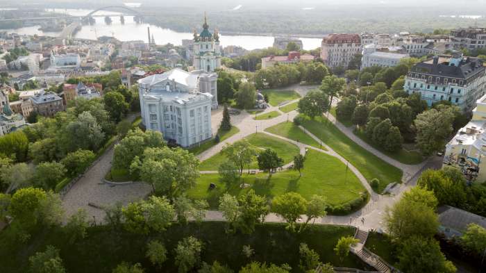 / Starokyivska Hill Renovation