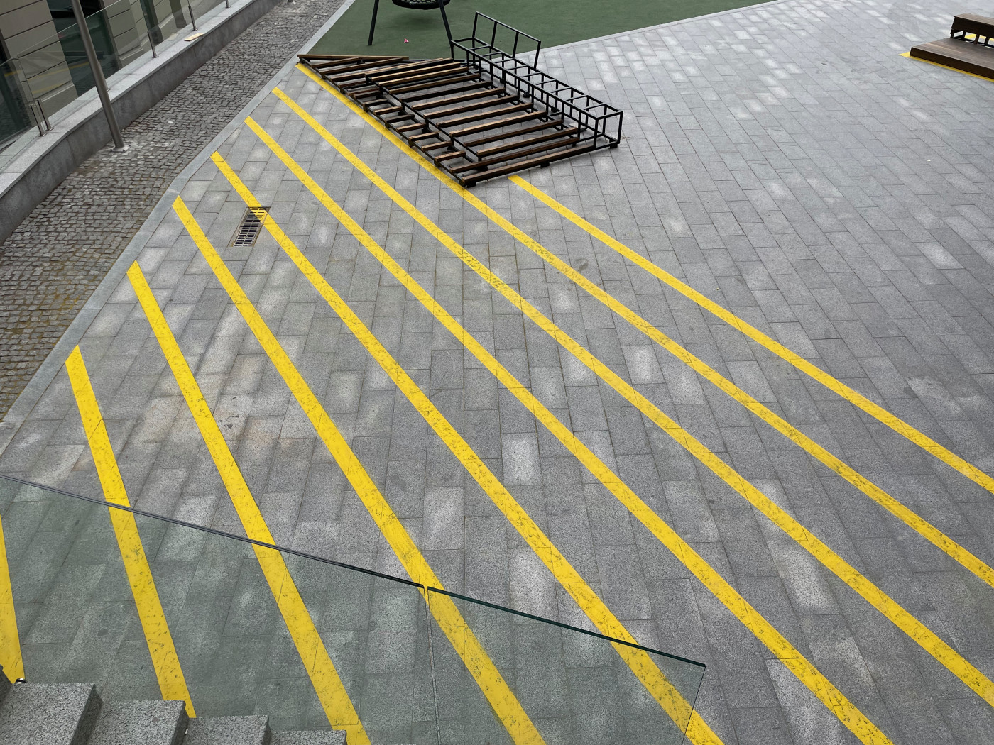 / Courtyard at 44 Antonovycha Street / Courtyard at 44 Antonovycha Street