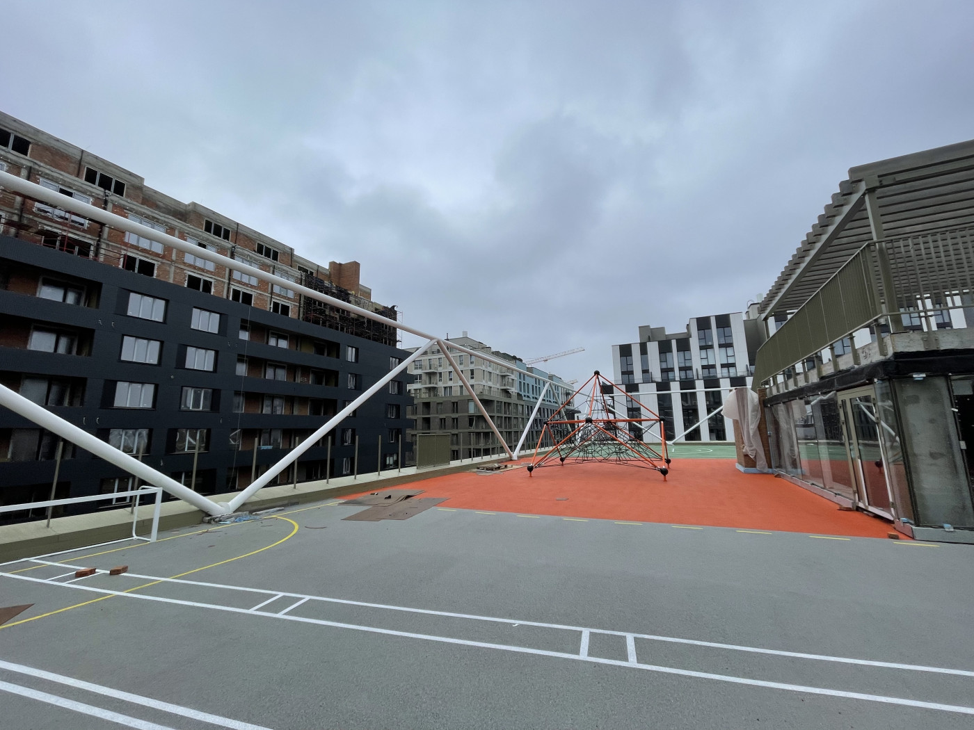 / Центр розвитку дитини 'Rybalsky family port' та двір №5