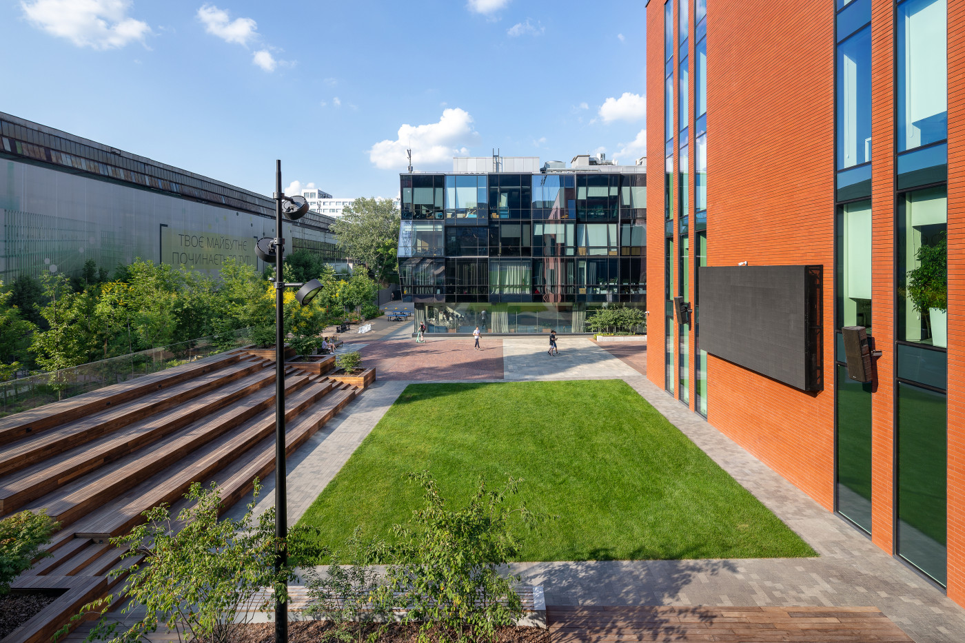 / Event plaza 'UNIT.City' / Event plaza 'UNIT.City'