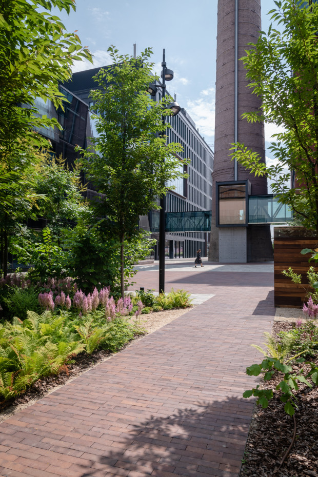 / Event plaza 'UNIT.City' / Event plaza 'UNIT.City'