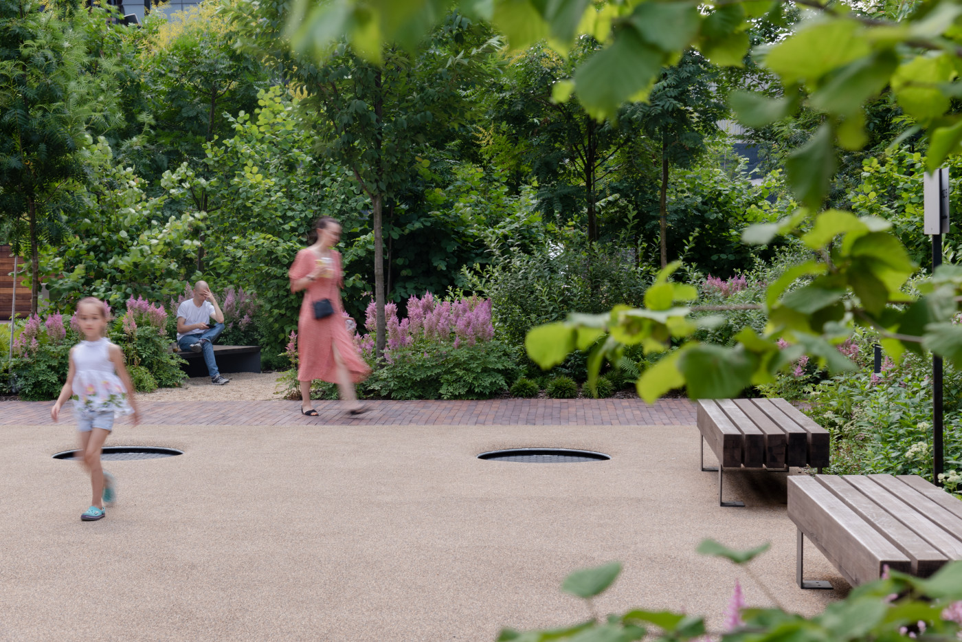 / Event plaza 'UNIT.City' / Event plaza 'UNIT.City'