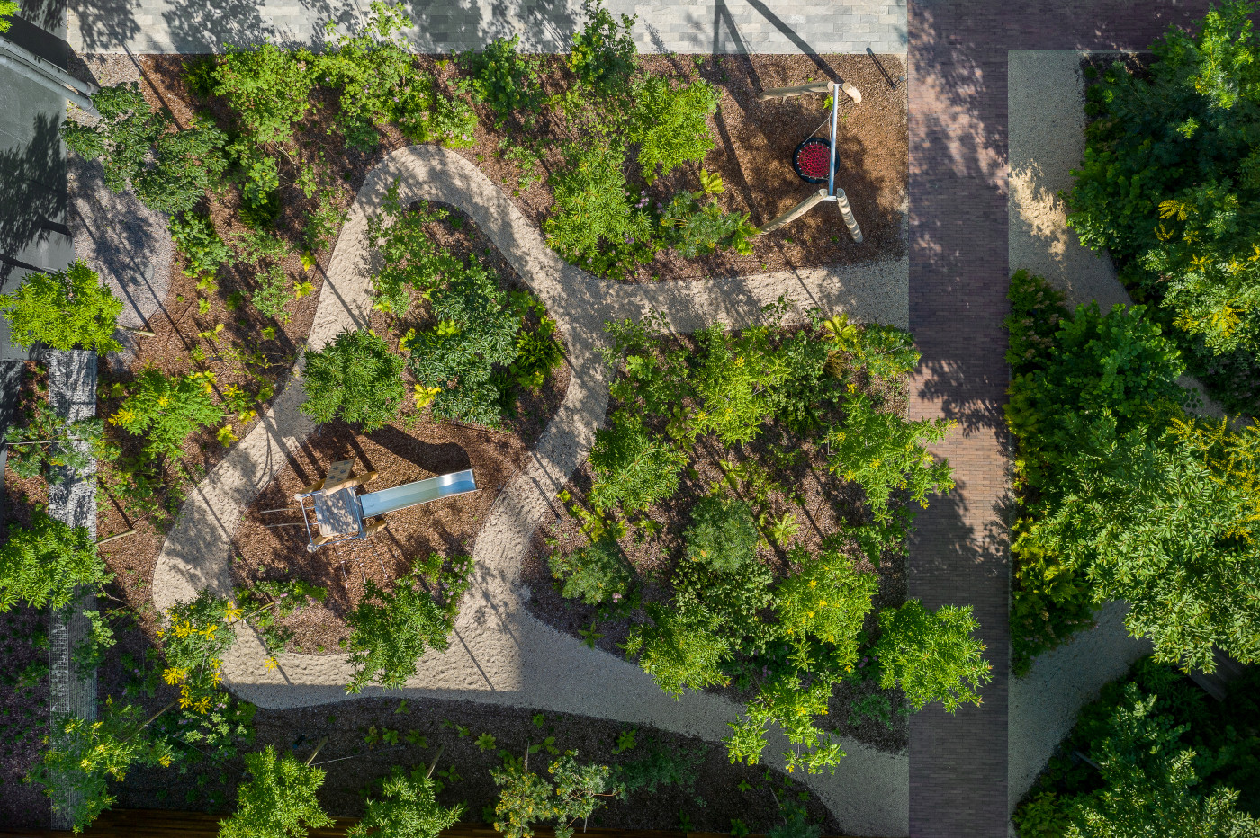 / Event plaza 'UNIT.City' / Event plaza 'UNIT.City'