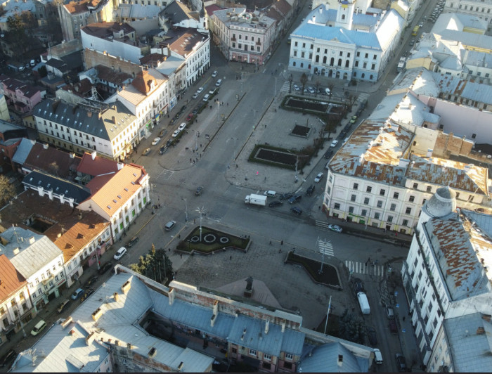 / Центральна площа Чернівців