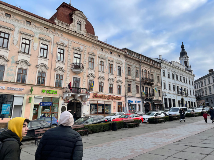/ Центральна площа Чернівців