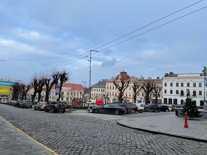 / Центральна площа Чернівців